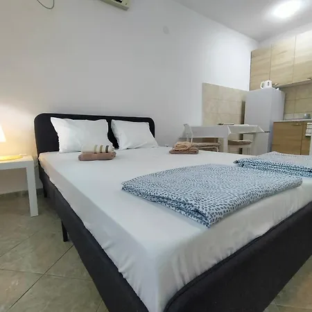 A1 - Airport Apartment *